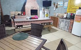 Cabana com Ar condicionado e area de cozinha e banheiro compartilhado a 10 minutos do Parque Beto Carrero